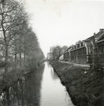 601551 Gezicht over de Kruisvaart te Utrecht met links de Mineurslaan en rechts enkele gebouwen behorend tot de Van ...